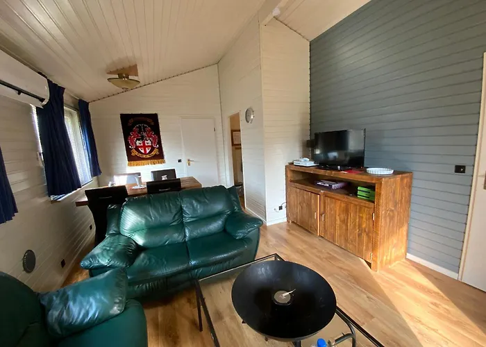 Bungalow On Holidaypark Keybox Starlink Wifi Smarttv Airco Heater Woods Pittoresque Town Lidl Restaurant P Max 2 Cars